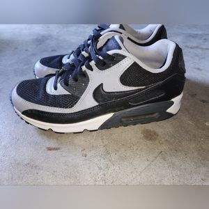 Mens 9.5 Nike airmax